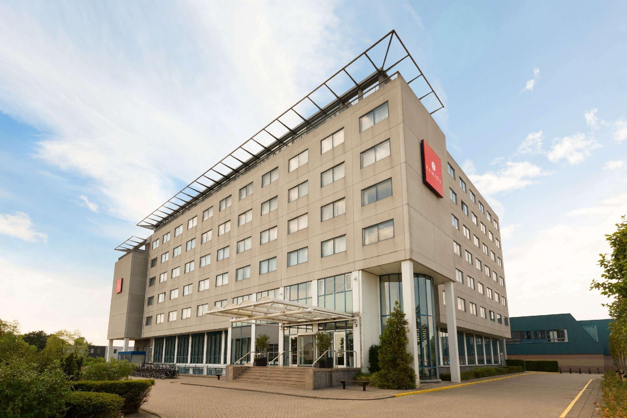 Hotel Ramada By Wyndham Amsterdam Airport Schiphol Badhoevedorp Exterior foto