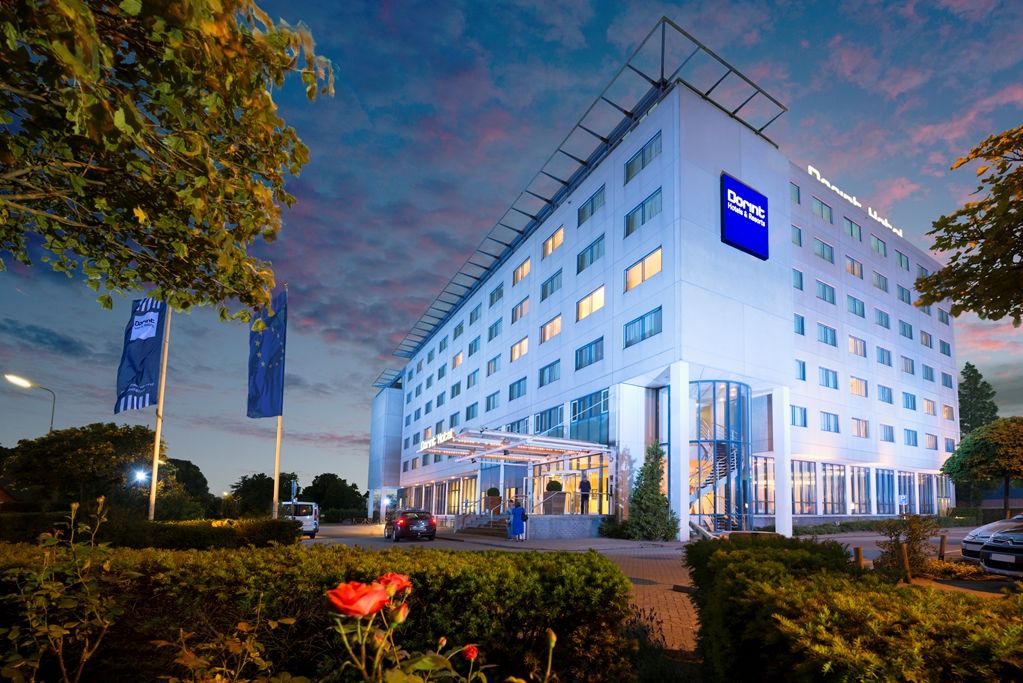 Hotel Ramada By Wyndham Amsterdam Airport Schiphol Badhoevedorp Exterior foto